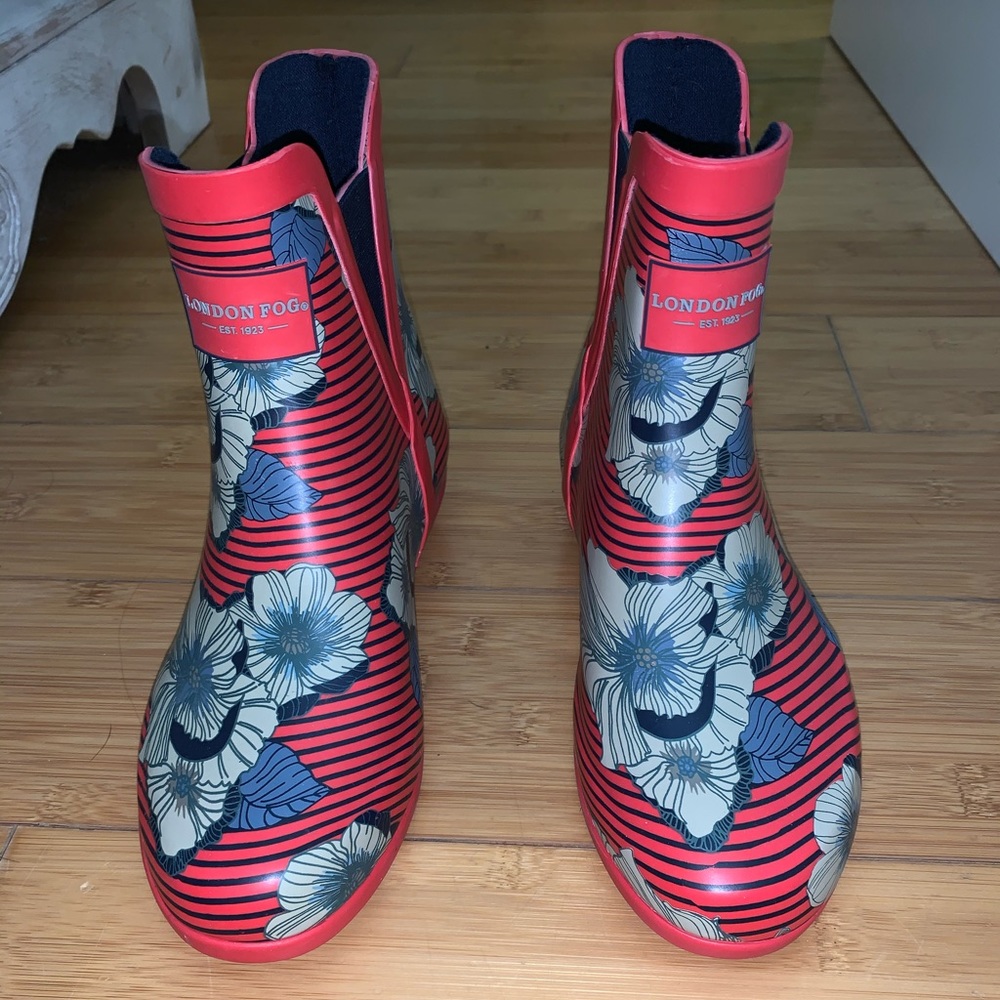 Women’s size 7 rain-boots